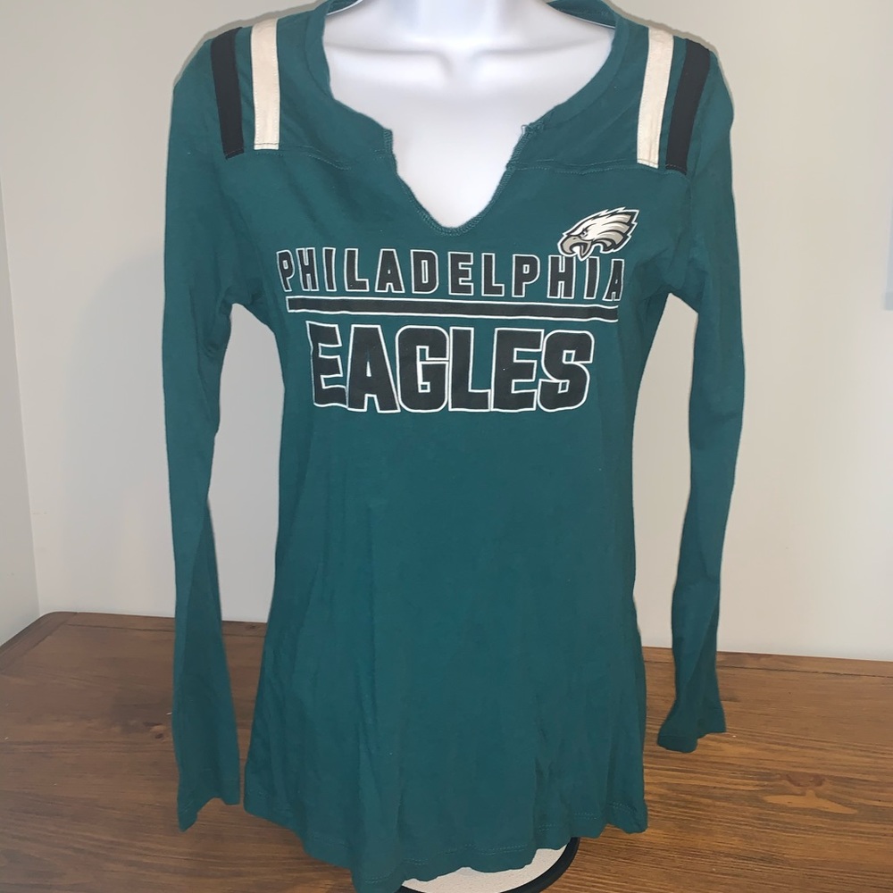 Women’s long-sleeved Philadelphia Eagles shirt
